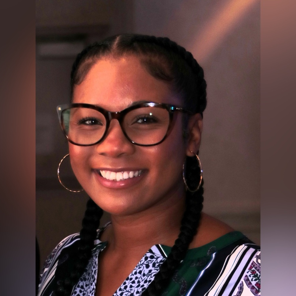 Meet your Posher, Courtney